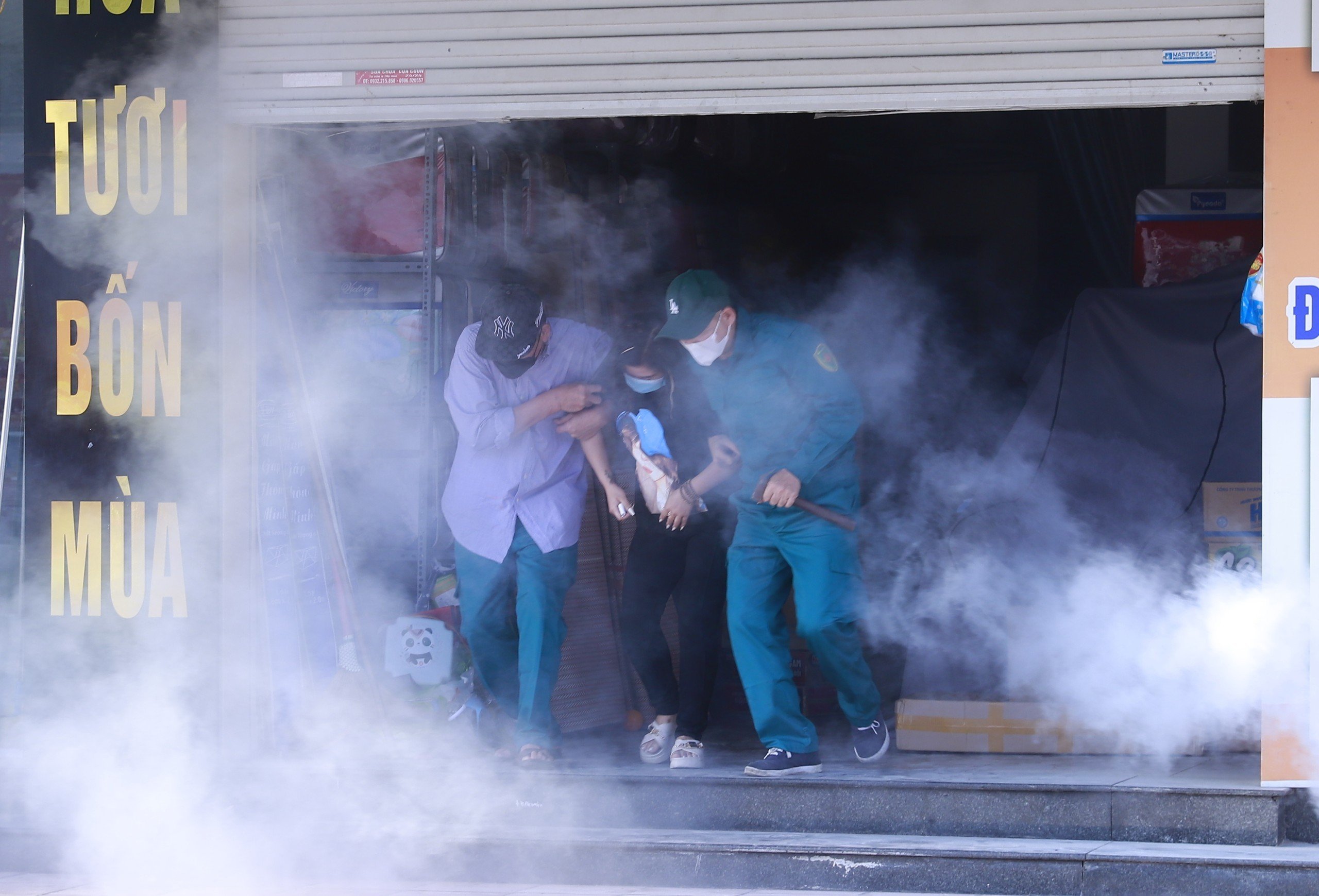 Phường Quán Toan (quận Hồng Bàng) diễn tập phương án chữa cháy  Tổ liên gia an toàn PCCC số 7